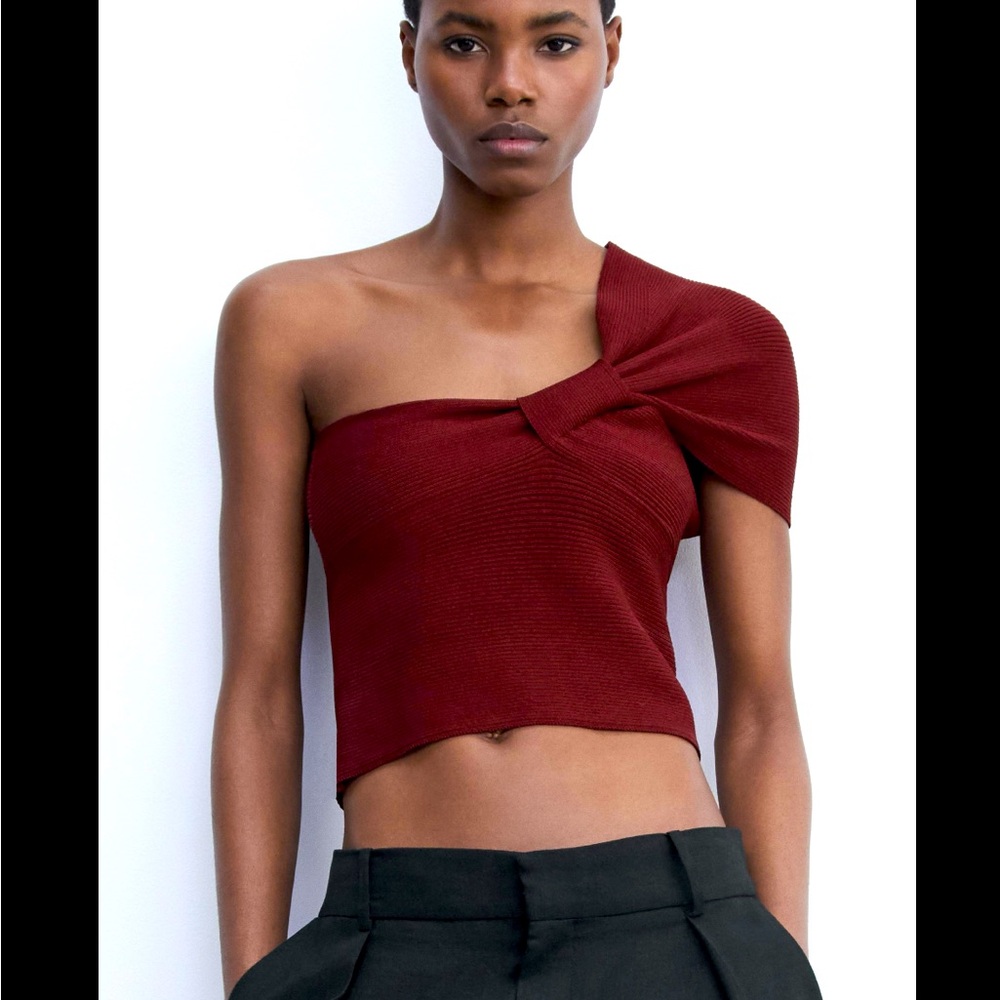 ASYMMETRICAL KNIT TOP